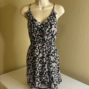 Purple Snow Black Dress with Floral Design
Size M Juniors